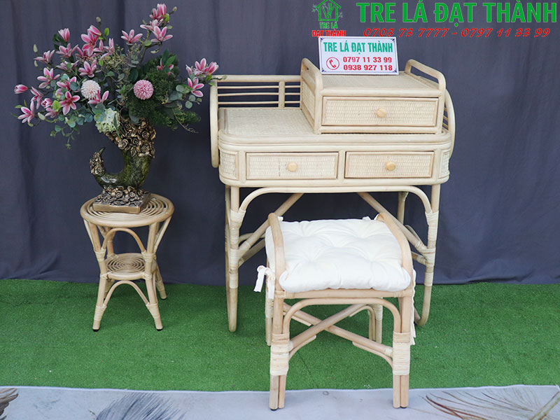 b&agrave;n trang điểm m&acirc;y
