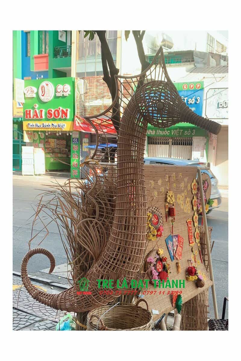 Đ&egrave;n C&aacute; Ngựa M&acirc;y Tre Đan Trang Tr&iacute;