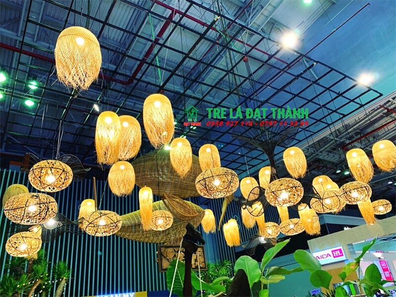 đ&egrave;n ch&ugrave;m m&acirc;y tre