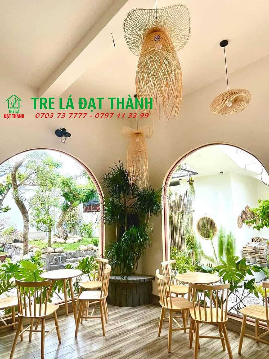 đ&egrave;n con sứa