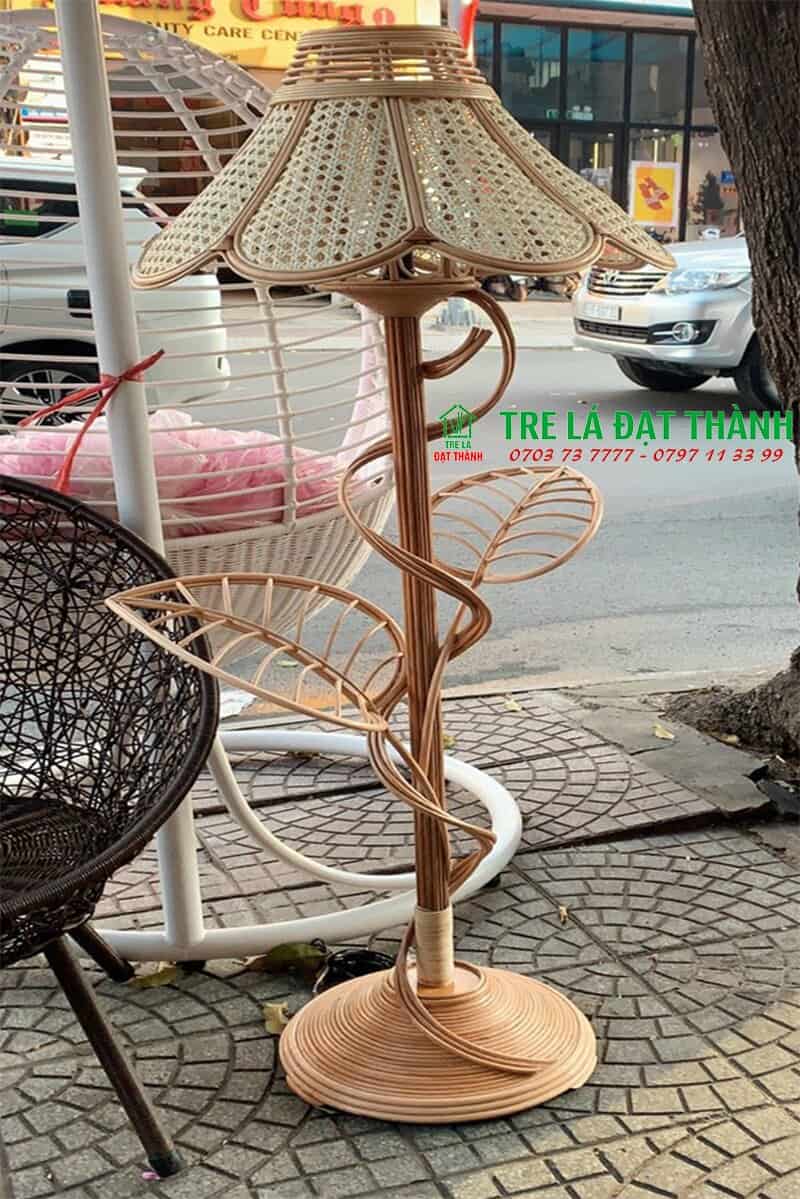 Đ&egrave;n Hoa Dạng Đứng M&acirc;y Tre Đan