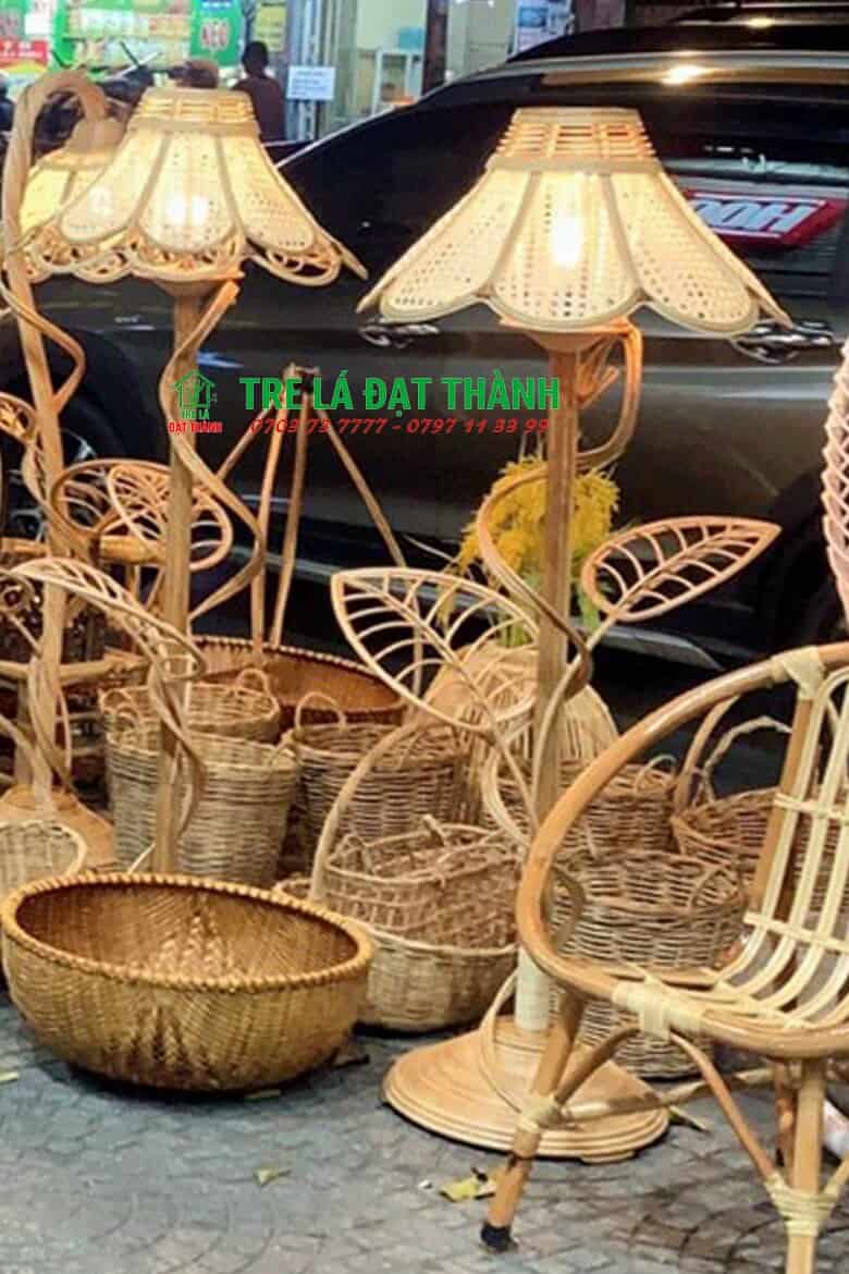 Đ&egrave;n Hoa Dạng Đứng M&acirc;y Tre Đan