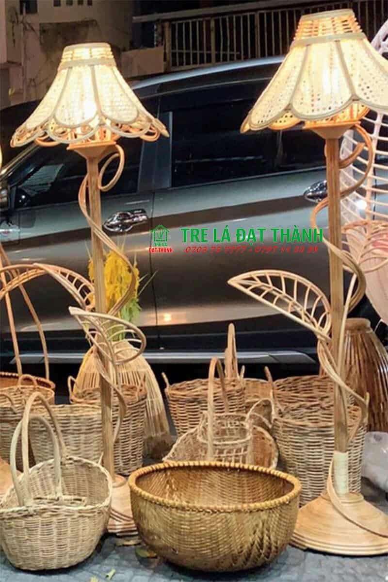 Đ&egrave;n Hoa Dạng Đứng M&acirc;y Tre Đan