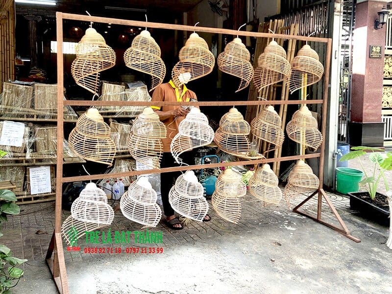 Đ&egrave;n Xoắn Ốc M&acirc;y Tre Trang Tr&iacute;