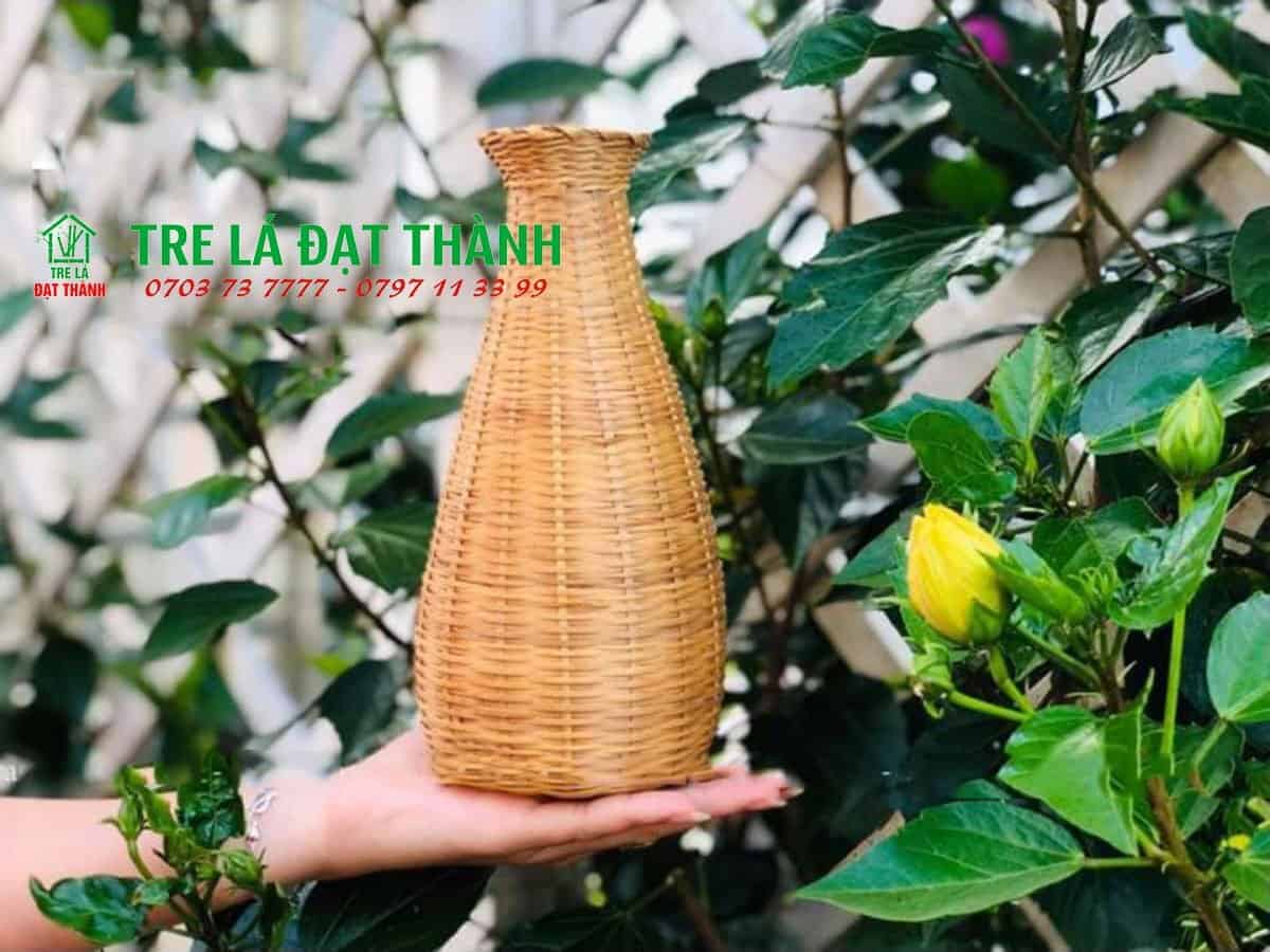 b&igrave;nh hoa m&acirc;y tre đan