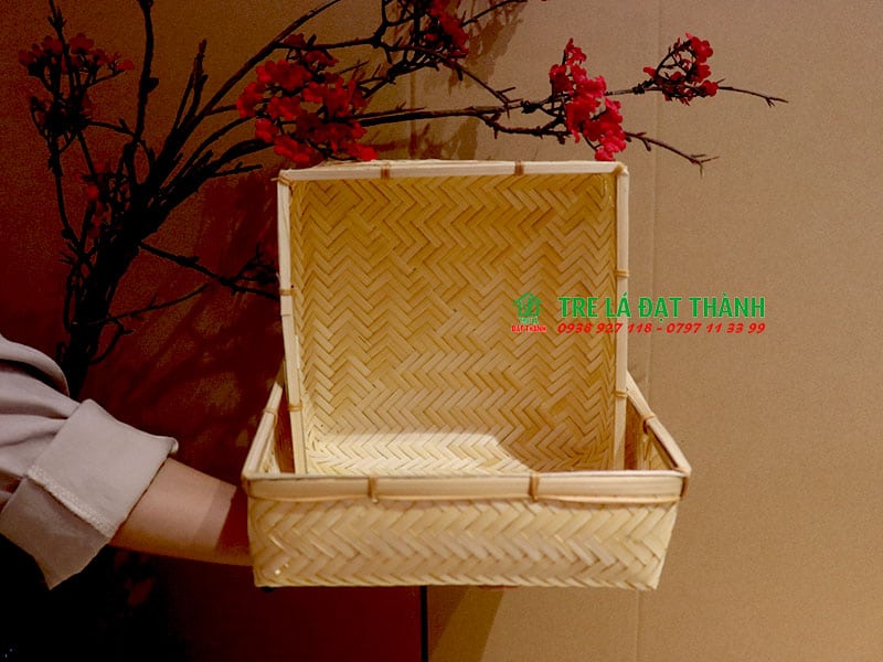 hộp qu&agrave; m&acirc;y tre đan HQMTD011