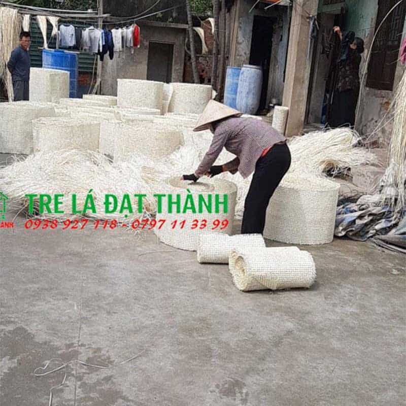 tấm m&acirc;y tre đan mắt c&aacute;o