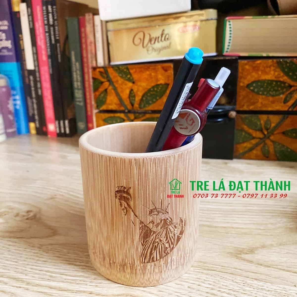 Ống tre đựng bút