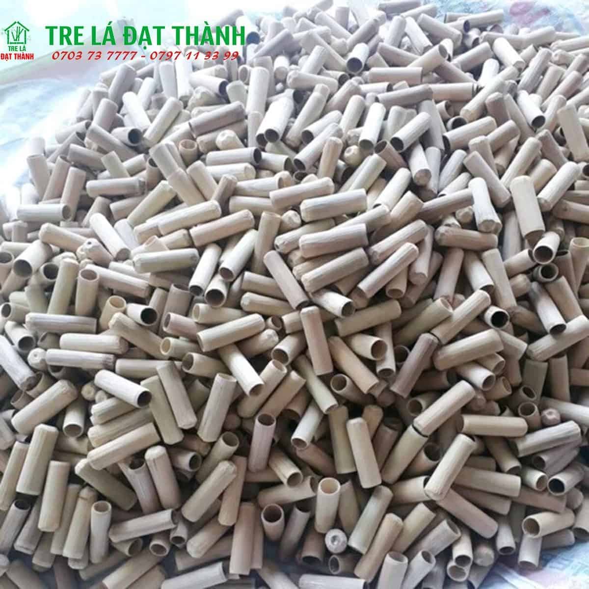 ống tre nặn mụn