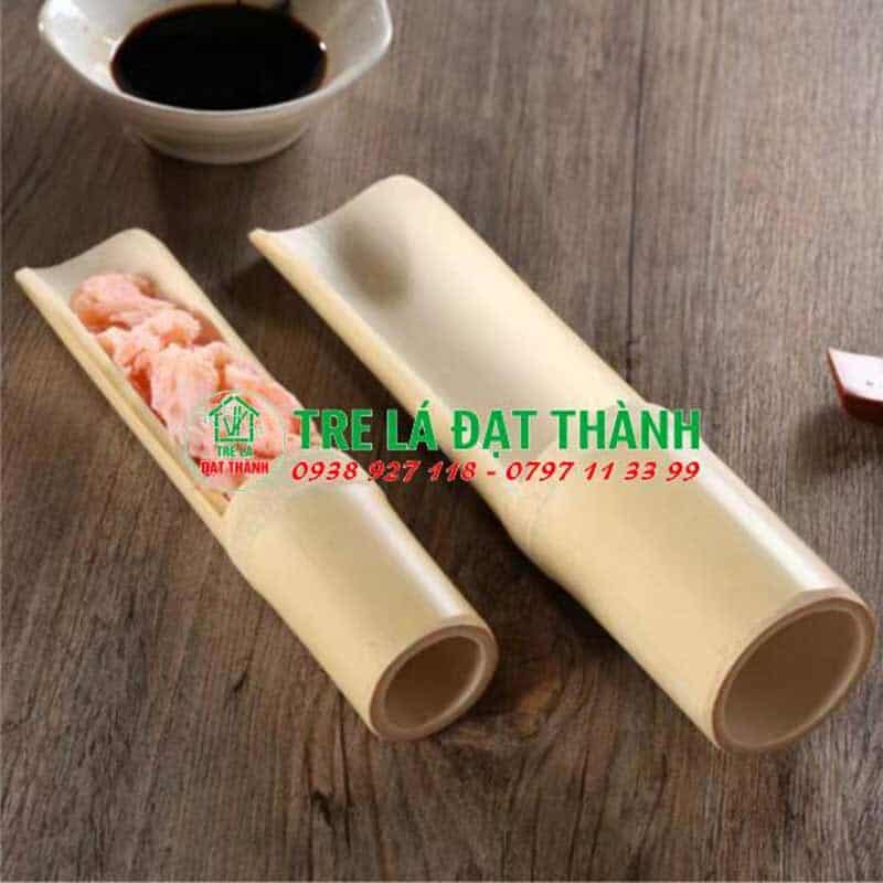 ống tre nướng thịt