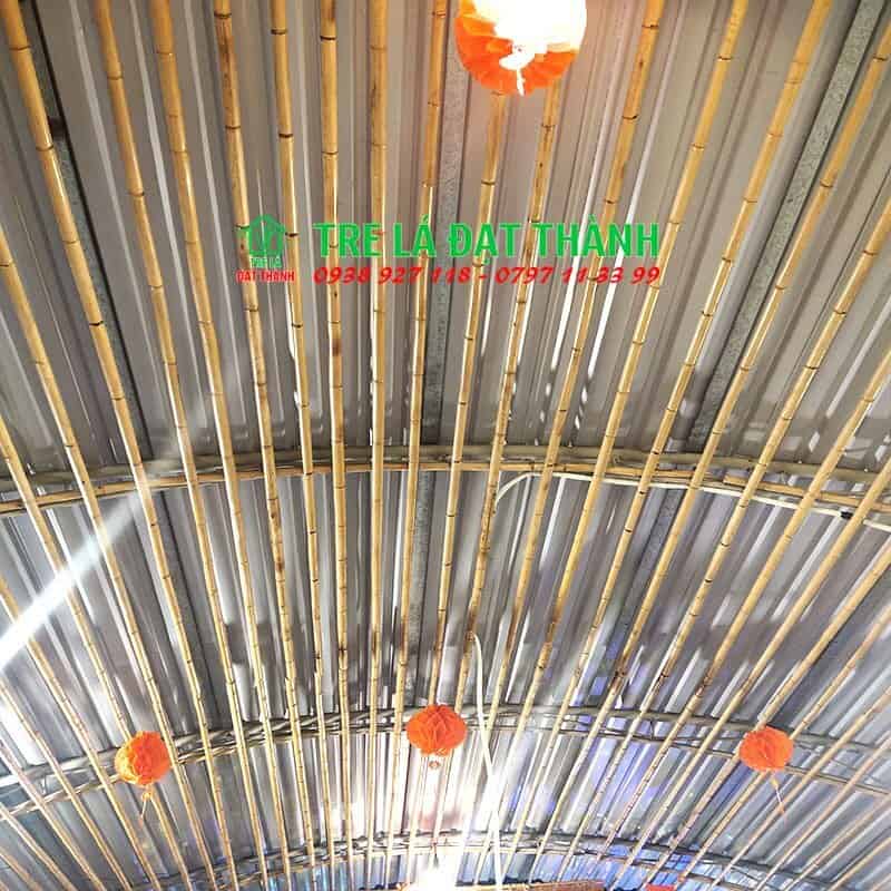 thi c&ocirc;ng ốp tre tr&uacute;c nh&agrave; h&agrave;ng hầm rượu thằng bờm