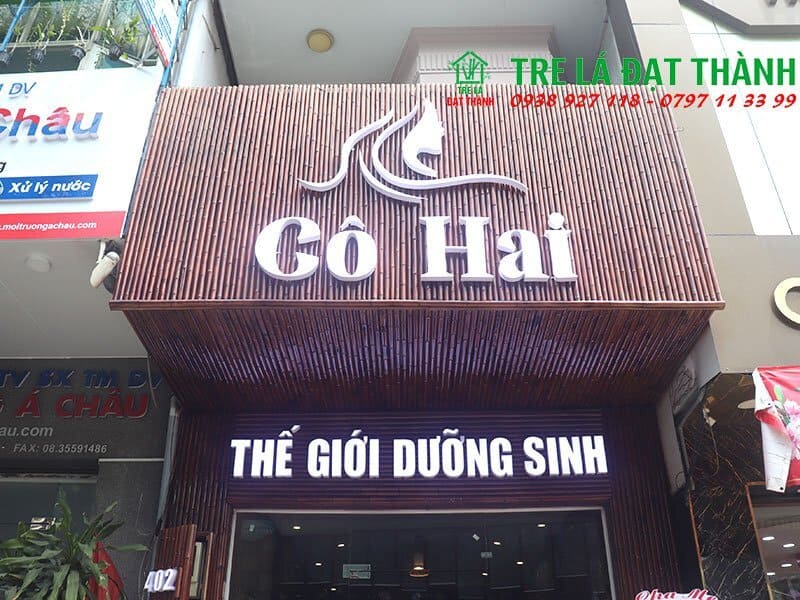 thi c&ocirc;ng ốp tre tr&uacute;c tiệm Spa C&ocirc; Hai