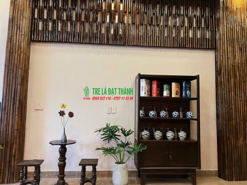 trang tr&iacute; tường tre tr&uacute;c tiệm Spa C&ocirc; Hai