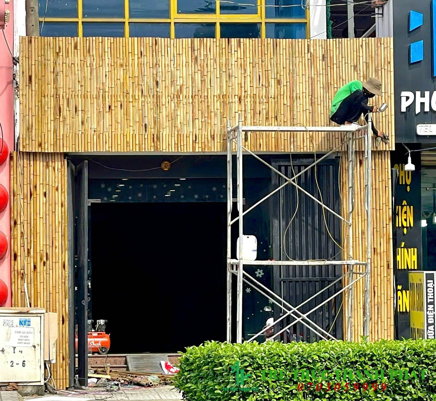 Thi C&ocirc;ng Bảng Hiệu Bằng Tre B&igrave;nh Dương