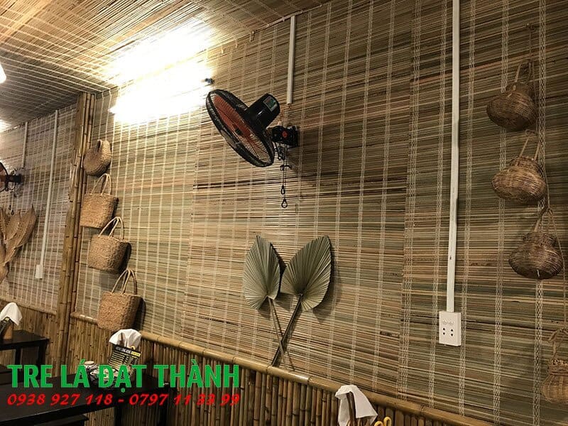 trang tr&iacute; tường tre tr&uacute;c qu&aacute;n ăn leng keng